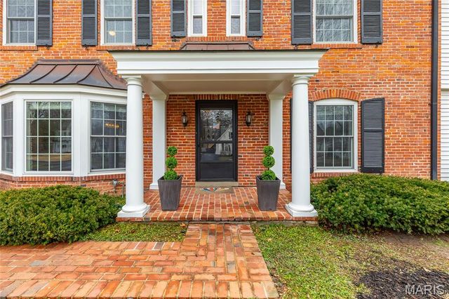 39 Willow Hill Road, Ladue, MO 63124