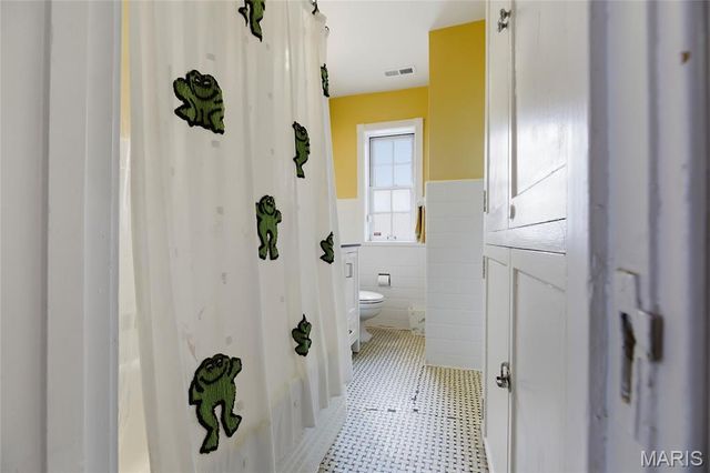 39 Willow Hill Road, Ladue, MO 63124