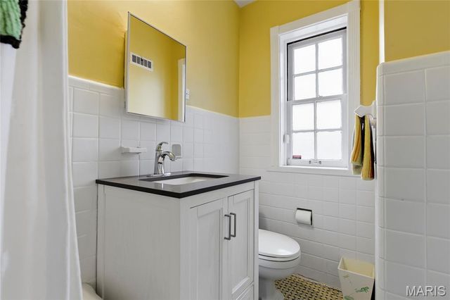 39 Willow Hill Road, Ladue, MO 63124