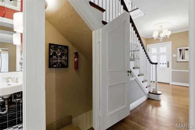 39 Willow Hill Road, Ladue, MO 63124