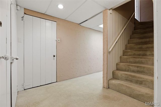 39 Willow Hill Road, Ladue, MO 63124