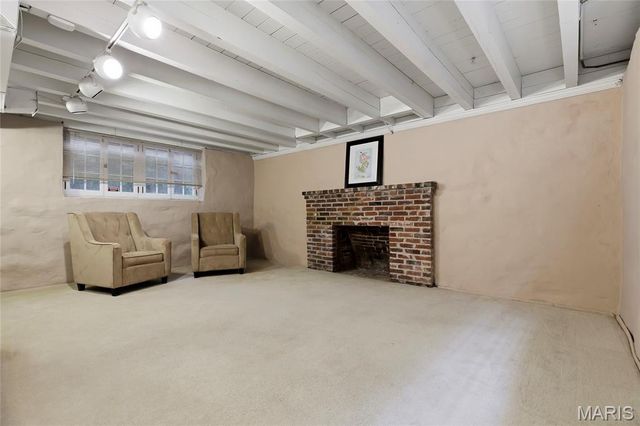 39 Willow Hill Road, Ladue, MO 63124