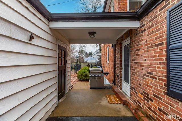 39 Willow Hill Road, Ladue, MO 63124