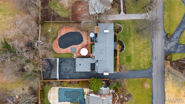 39 Willow Hill Road, Ladue, MO 63124