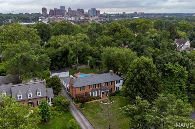 39 Willow Hill Road, Ladue, MO 63124