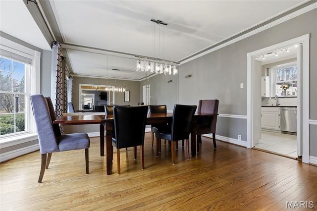 39 Willow Hill Road, Ladue, MO 63124