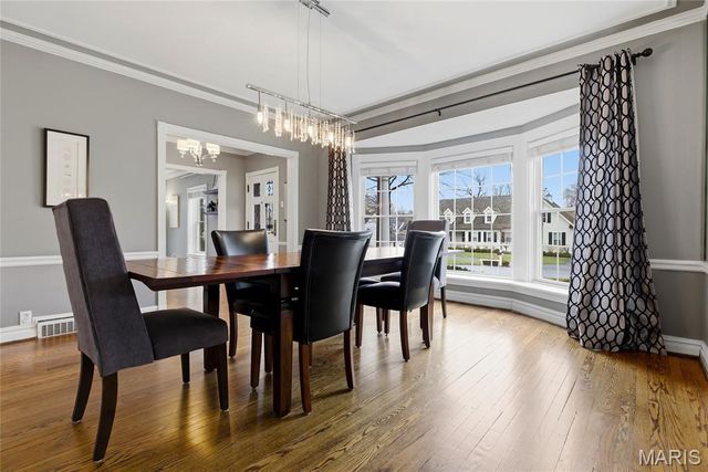 39 Willow Hill Road, Ladue, MO 63124