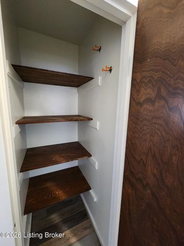 1039 Parkway Dr 4, Louisville, KY 40217