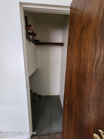 1039 Parkway Dr 4, Louisville, KY 40217