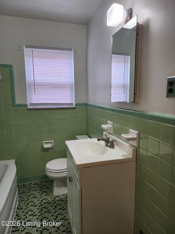 1039 Parkway Dr 4, Louisville, KY 40217