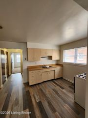 1039 Parkway Dr 4, Louisville, KY 40217