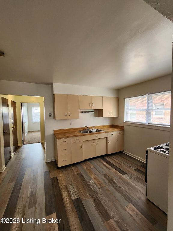 1039 Parkway Dr 4, Louisville, KY 40217