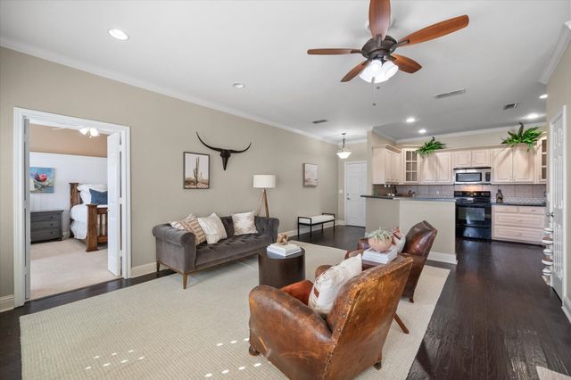 603 W 6th Avenue 203, Corsicana, TX 75110