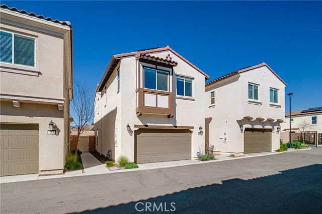 208 Bonita Ln, Rialto, CA 92376
