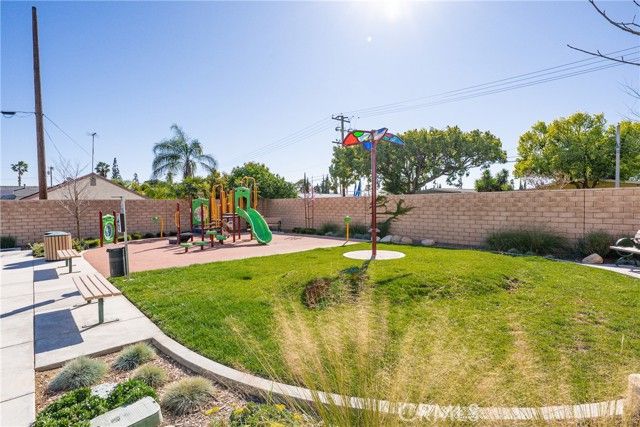 208 Bonita Ln, Rialto, CA 92376