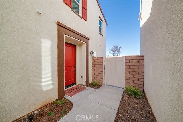 208 Bonita Ln, Rialto, CA 92376