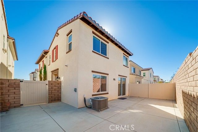 208 Bonita Ln, Rialto, CA 92376