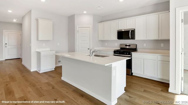 9915 E 135th Street S, Bixby, OK 74008