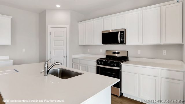 9915 E 135th Street S, Bixby, OK 74008