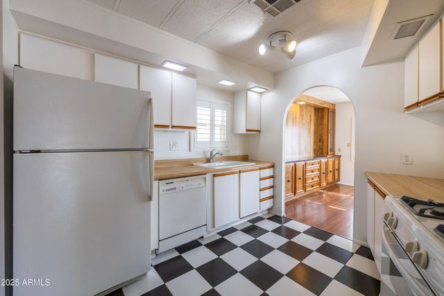 9318 E Sun Lakes Boulevard S, Sun Lakes, AZ 85248