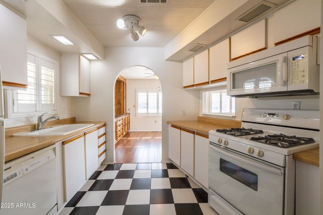 9318 E Sun Lakes Boulevard S, Sun Lakes, AZ 85248