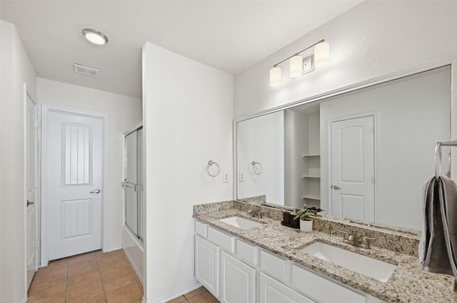 2040 Club Oak Drive, Heartland, TX 75126