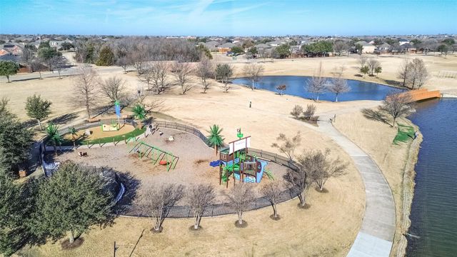 2040 Club Oak Drive, Heartland, TX 75126