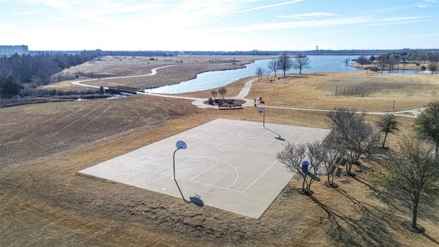 2040 Club Oak Drive, Heartland, TX 75126