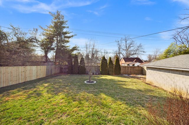 738 Della Drive, Lexington, KY 40504