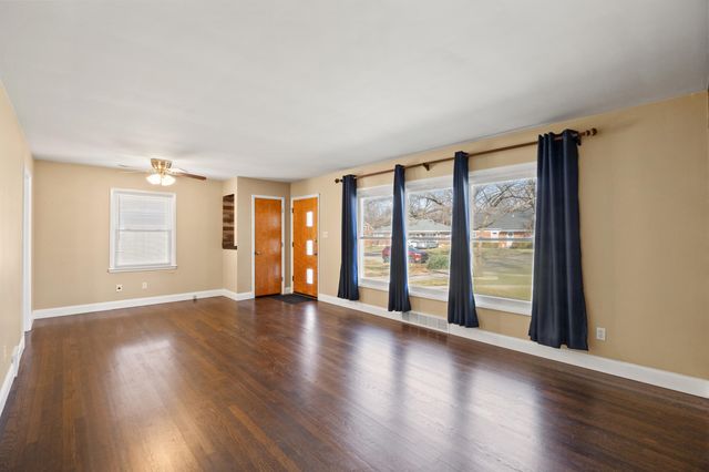 738 Della Drive, Lexington, KY 40504