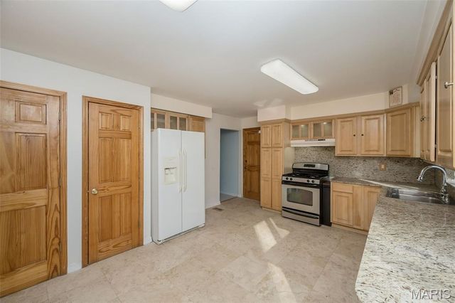 12050 Maidstone Court, Florissant, MO 63033