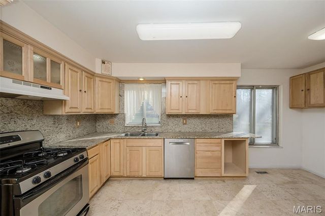 12050 Maidstone Court, Florissant, MO 63033