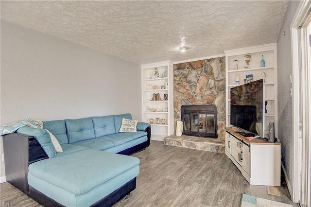 12 Zilber Ct, Hampton, VA 23669