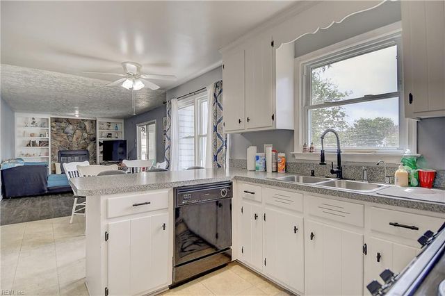 12 Zilber Ct, Hampton, VA 23669