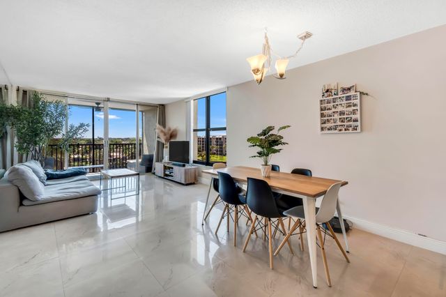 22 Royal Palm Way 606, Boca Raton, FL 33432