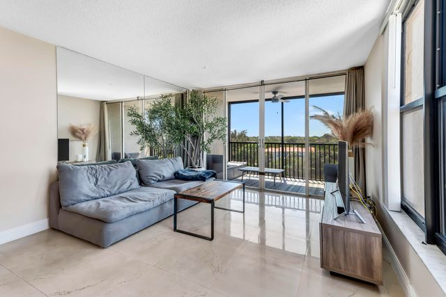 22 Royal Palm Way 606, Boca Raton, FL 33432