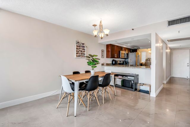 22 Royal Palm Way 606, Boca Raton, FL 33432