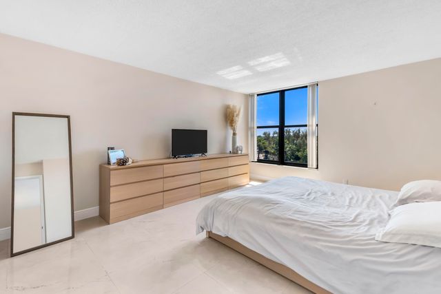 22 Royal Palm Way 606, Boca Raton, FL 33432