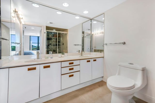 22 Royal Palm Way 606, Boca Raton, FL 33432