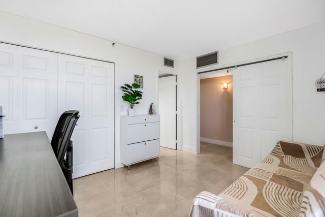 22 Royal Palm Way 606, Boca Raton, FL 33432