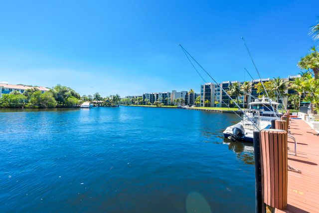 22 Royal Palm Way 606, Boca Raton, FL 33432