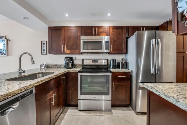 22 Royal Palm Way 606, Boca Raton, FL 33432