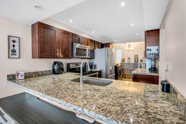 22 Royal Palm Way 606, Boca Raton, FL 33432