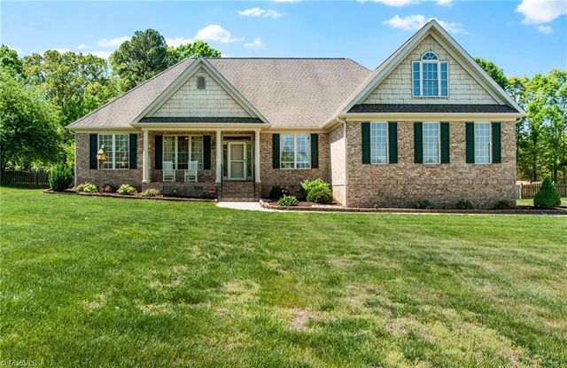 160 Serenity Pointe Drive, Kernersville, NC 27284