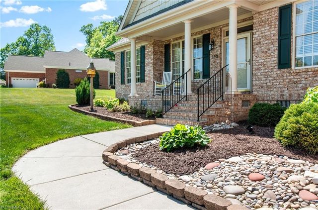 160 Serenity Pointe Drive, Kernersville, NC 27284