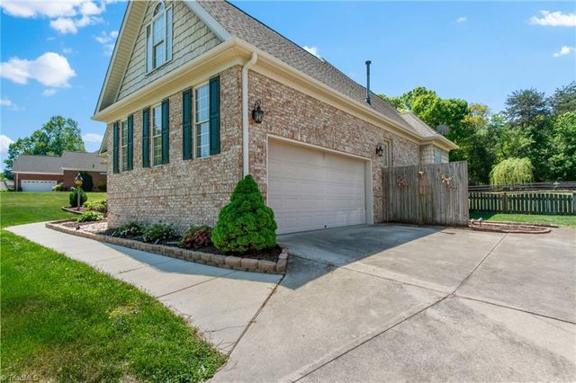 160 Serenity Pointe Drive, Kernersville, NC 27284