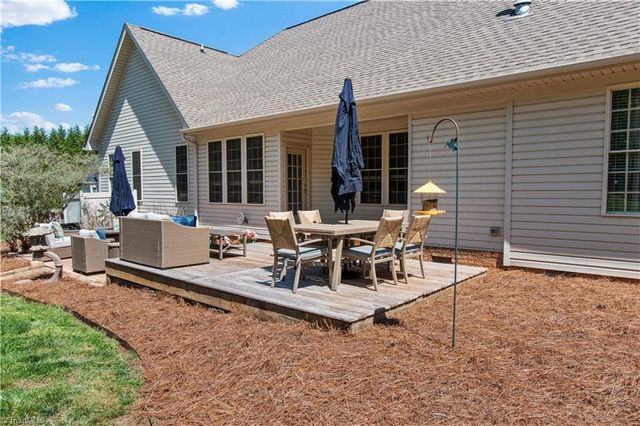 160 Serenity Pointe Drive, Kernersville, NC 27284