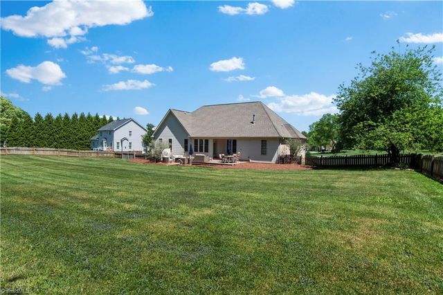 160 Serenity Pointe Drive, Kernersville, NC 27284