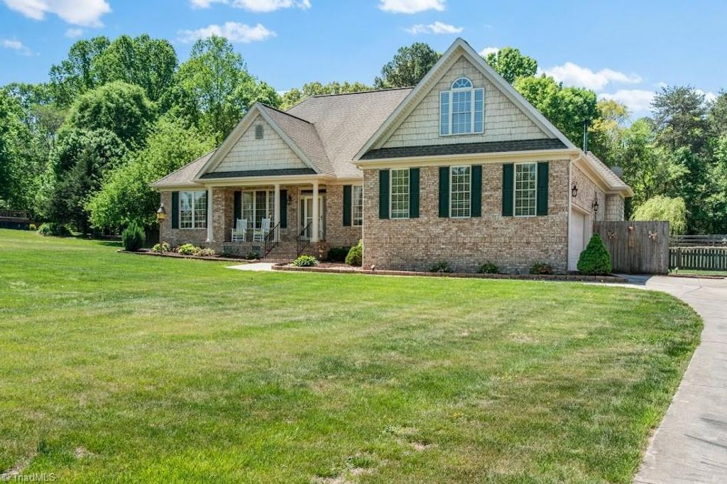 160 Serenity Pointe Drive, Kernersville, NC 27284