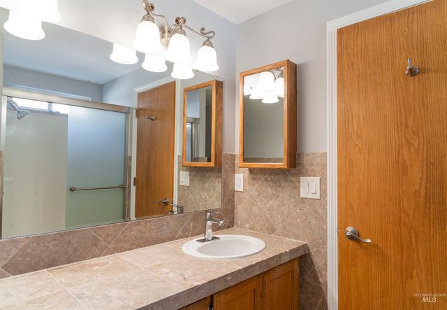 3810 E Anemone, Boise, ID 83716
